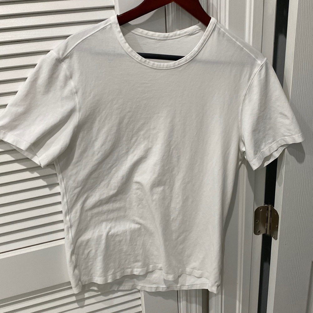 EUC Mens Lululemon T-shirt